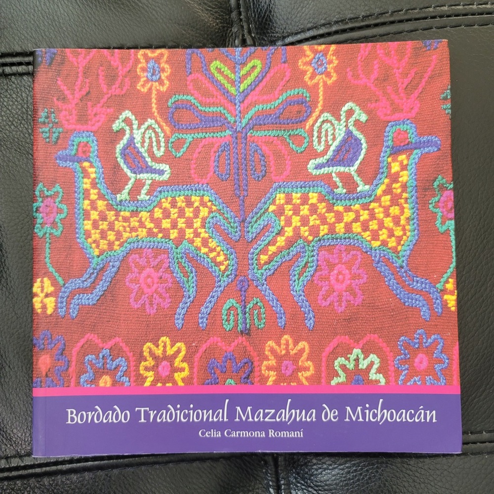 Bordado Tradicional Mazahua de Michoacán Celia Carmona Romani Softcover Book
